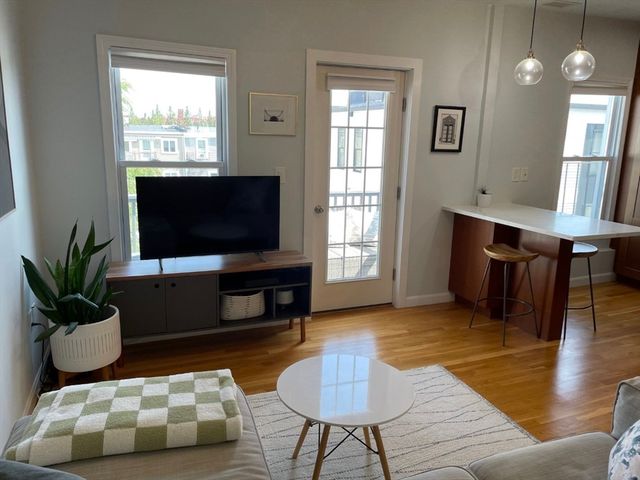 258 Everett 3, Boston, MA 02128