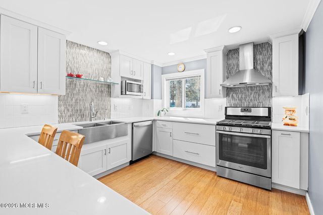 42 Lake Boulevard, Aberdeen, NJ 07747