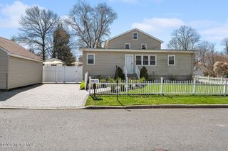 42 Lake Boulevard, Aberdeen, NJ 07747
