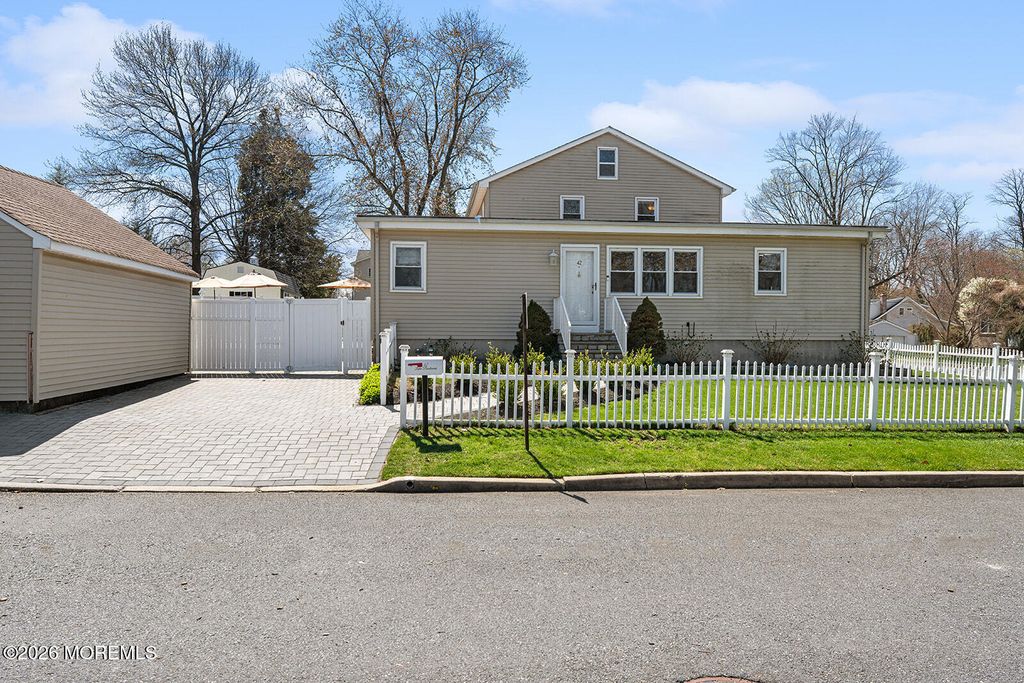 42 Lake Boulevard, Aberdeen, NJ 07747