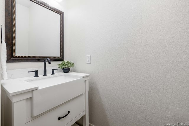 680 Peacock Lane, New Braunfels, TX 78130