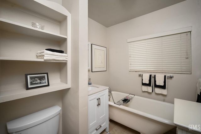 172 La Mesa Drive, Bakersfield, CA 93305