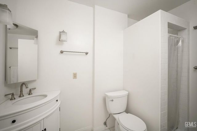 172 La Mesa Drive, Bakersfield, CA 93305