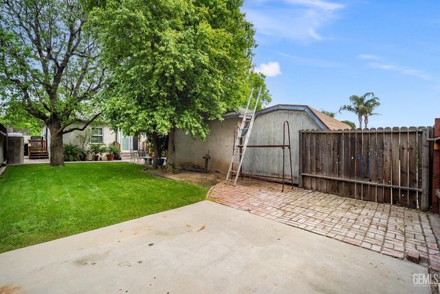 172 La Mesa Drive, Bakersfield, CA 93305