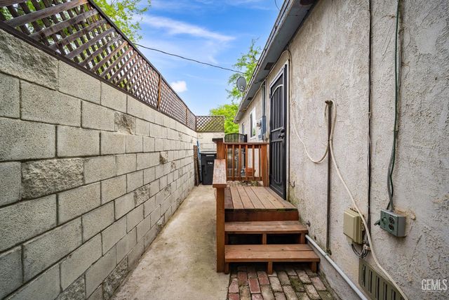 172 La Mesa Drive, Bakersfield, CA 93305