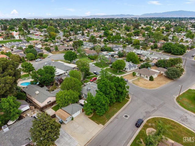 172 La Mesa Drive, Bakersfield, CA 93305