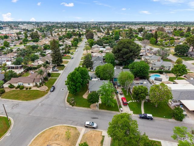 172 La Mesa Drive, Bakersfield, CA 93305