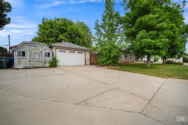 172 La Mesa Drive, Bakersfield, CA 93305