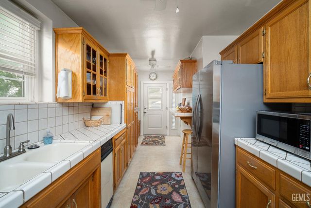 172 La Mesa Drive, Bakersfield, CA 93305