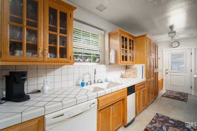 172 La Mesa Drive, Bakersfield, CA 93305