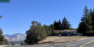 Gladys Court, Lafayette, CA 94549