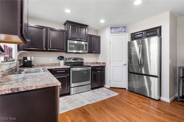 6533 Pine Bluff Avenue NE, Canton, OH 44721