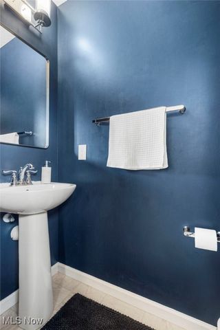 6533 Pine Bluff Avenue NE, Canton, OH 44721