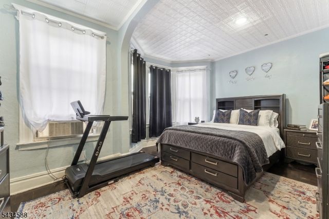 665 Grove St, Irvington Twp., NJ 07111