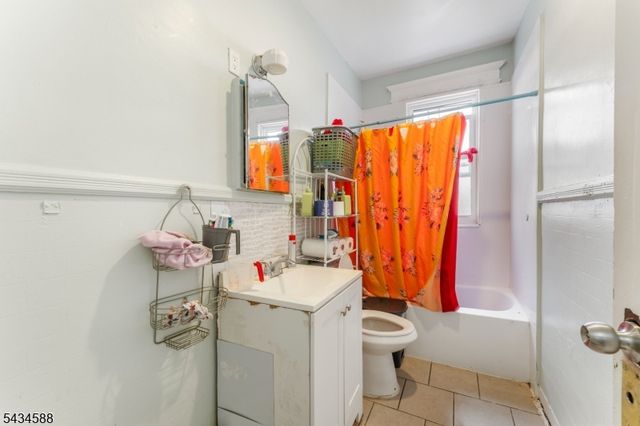 665 Grove St, Irvington Twp., NJ 07111
