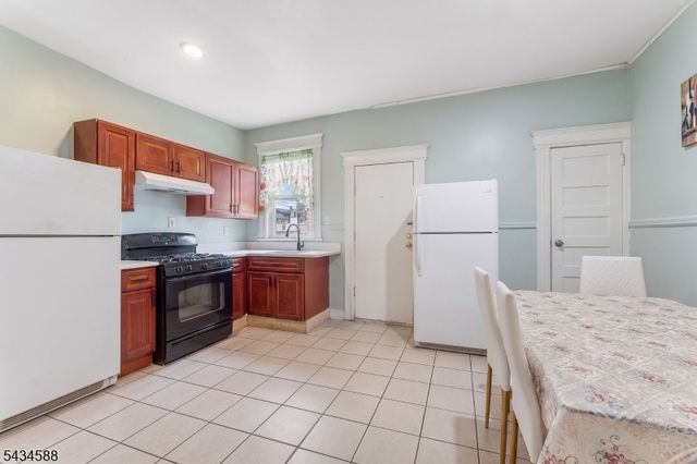 665 Grove St, Irvington Twp., NJ 07111