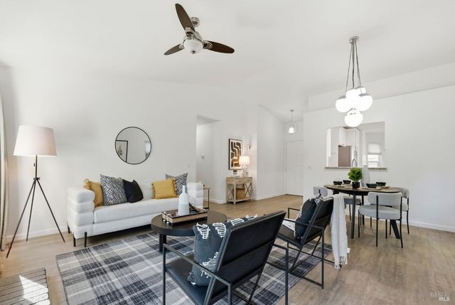 198 Valencia Way, Windsor, CA 95492