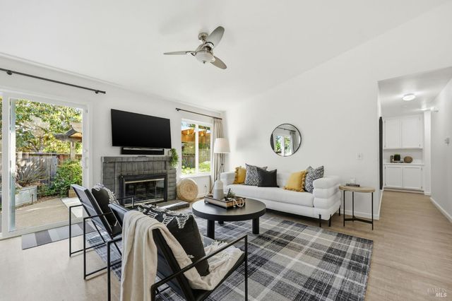 198 Valencia Way, Windsor, CA 95492