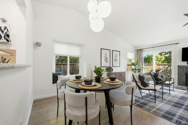 198 Valencia Way, Windsor, CA 95492