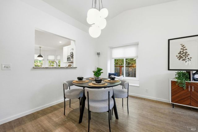 198 Valencia Way, Windsor, CA 95492