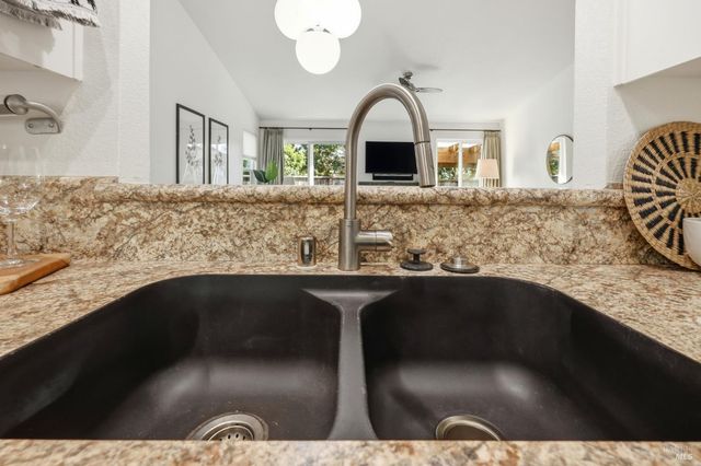 198 Valencia Way, Windsor, CA 95492