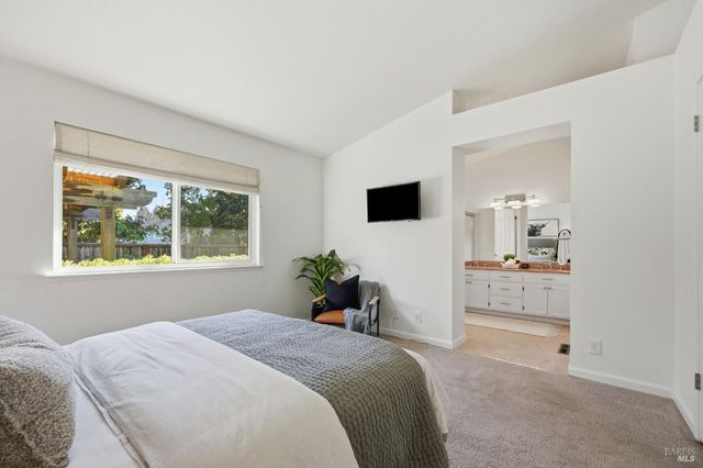 198 Valencia Way, Windsor, CA 95492