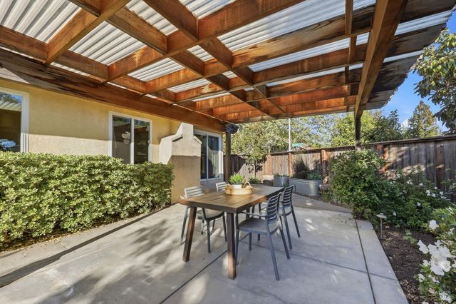 198 Valencia Way, Windsor, CA 95492