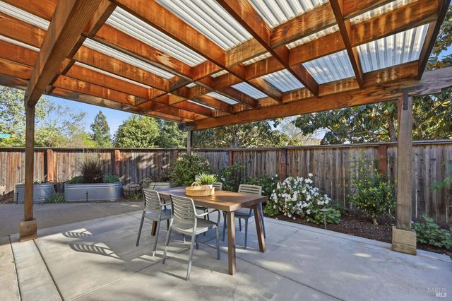 198 Valencia Way, Windsor, CA 95492