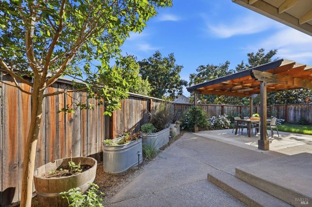 198 Valencia Way, Windsor, CA 95492