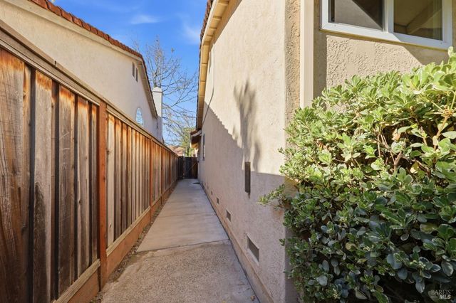 198 Valencia Way, Windsor, CA 95492