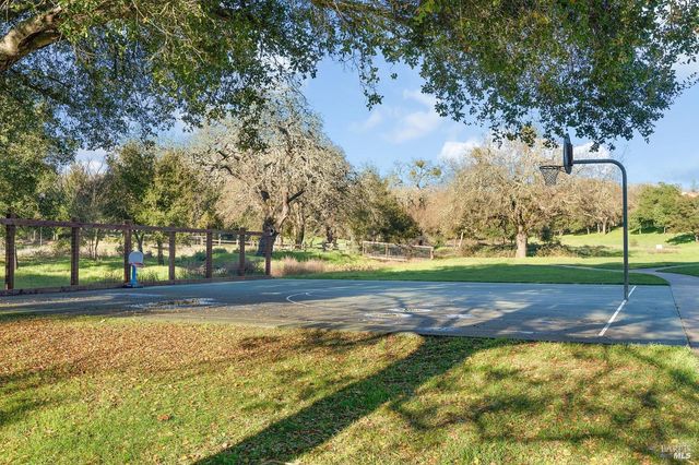 198 Valencia Way, Windsor, CA 95492