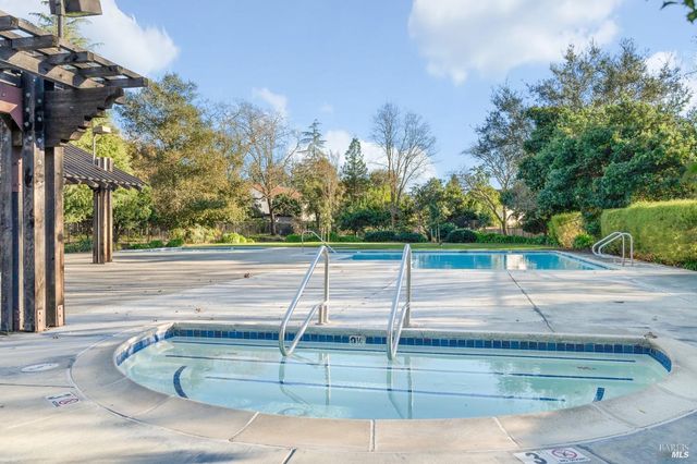 198 Valencia Way, Windsor, CA 95492