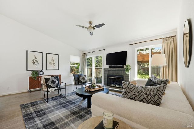 198 Valencia Way, Windsor, CA 95492