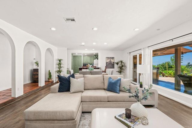 510 Burgasia Path, El Cajon, CA 92019