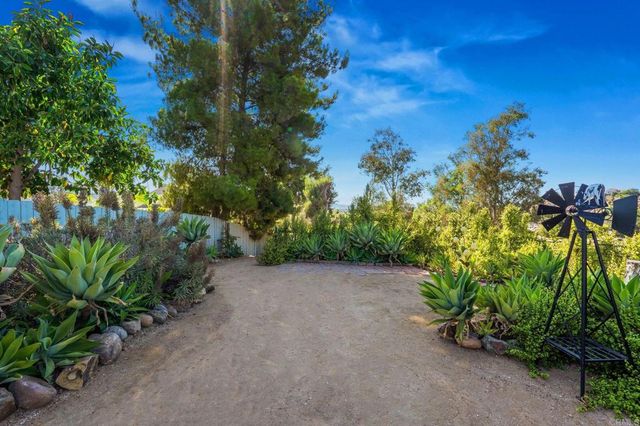 510 Burgasia Path, El Cajon, CA 92019