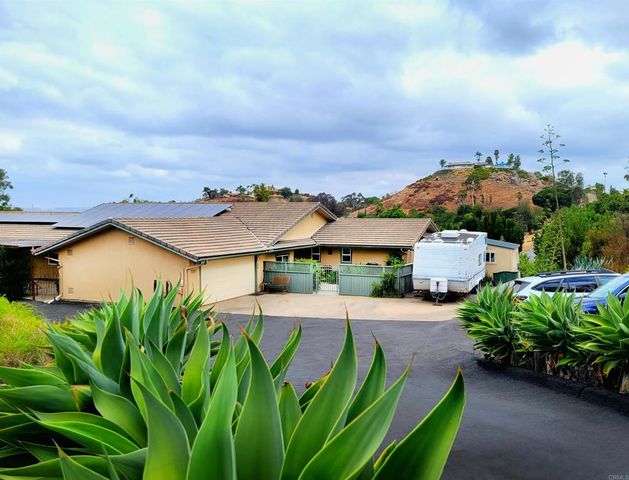 510 Burgasia Path, El Cajon, CA 92019