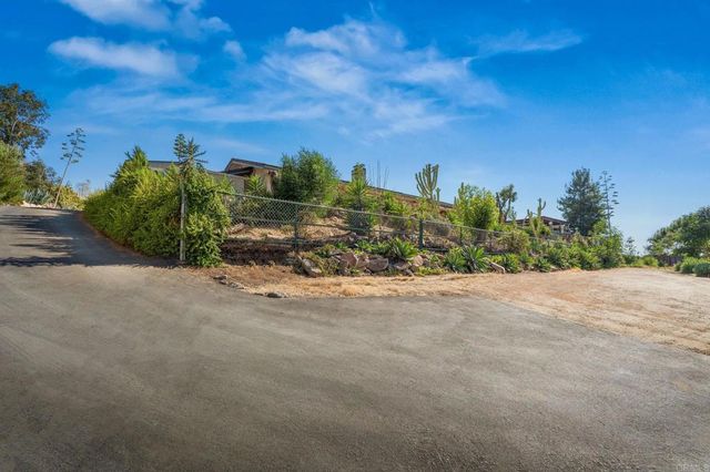 510 Burgasia Path, El Cajon, CA 92019