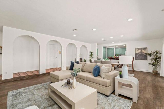 510 Burgasia Path, El Cajon, CA 92019