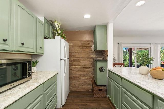 510 Burgasia Path, El Cajon, CA 92019