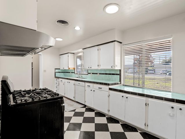 4430 N Teilman Avenue, Fresno, CA 93705