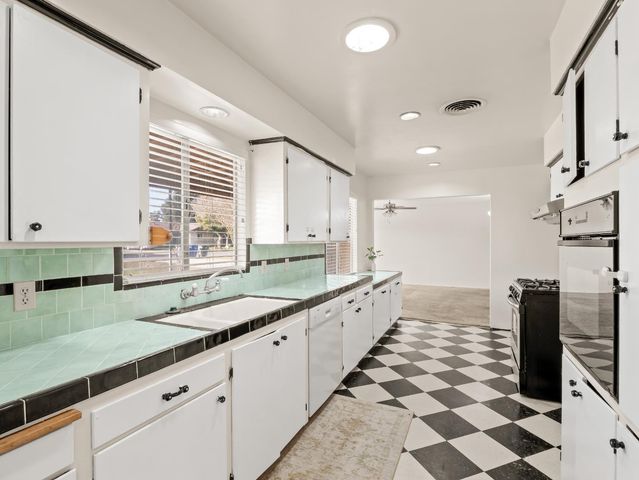 4430 N Teilman Avenue, Fresno, CA 93705