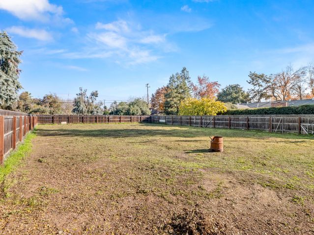 4430 N Teilman Avenue, Fresno, CA 93705