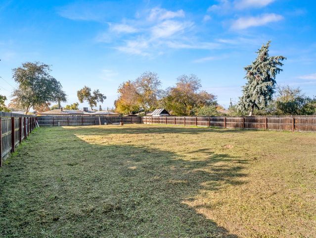 4430 N Teilman Avenue, Fresno, CA 93705