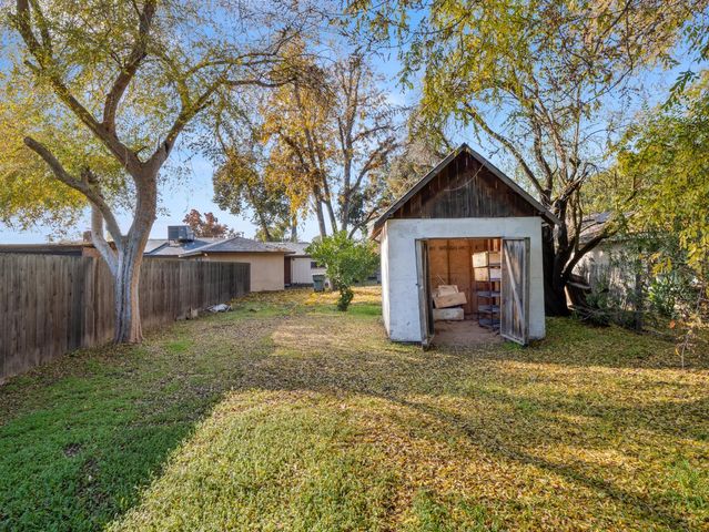 4430 N Teilman Avenue, Fresno, CA 93705