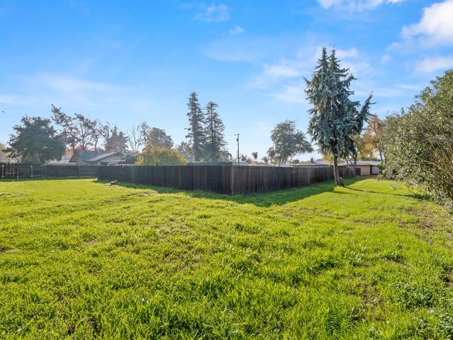 4430 N Teilman Avenue, Fresno, CA 93705