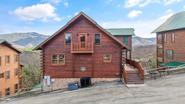 3032 Hickory Lodge Drive, Sevierville, TN 37862