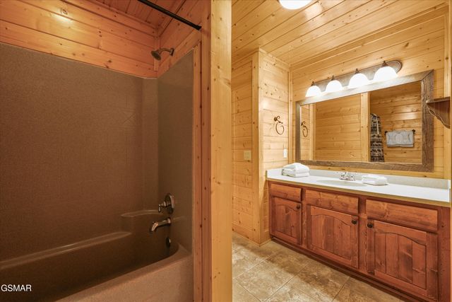 3032 Hickory Lodge Drive, Sevierville, TN 37862