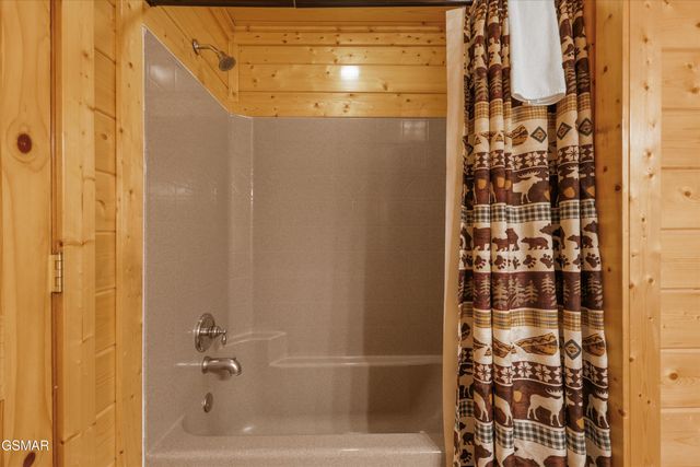 3032 Hickory Lodge Drive, Sevierville, TN 37862