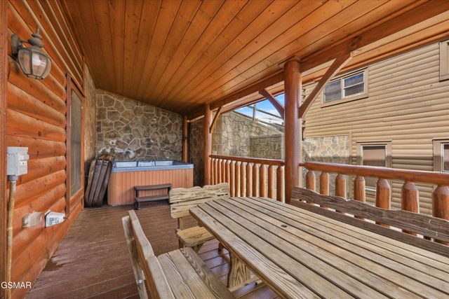 3032 Hickory Lodge Drive, Sevierville, TN 37862