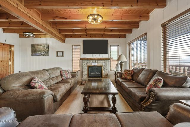 3032 Hickory Lodge Drive, Sevierville, TN 37862